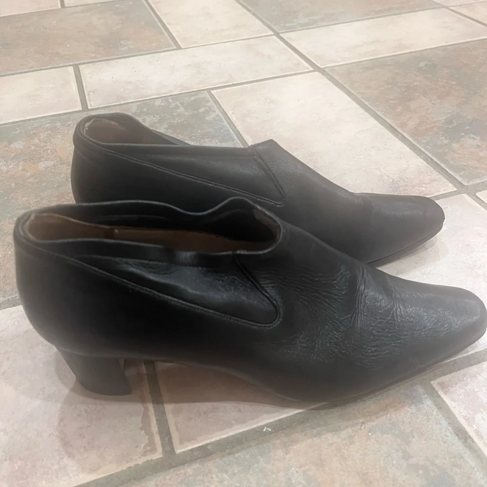 Manolo Blahnik soft black leather booties ankle block heel 39 - Picture 6 of 9